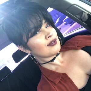 Meet your Posher, Flora